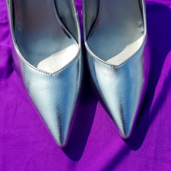 Brand New Metallic Silver Pointed Toe Wedge Heels - Size 9 - Picture 3 of 4